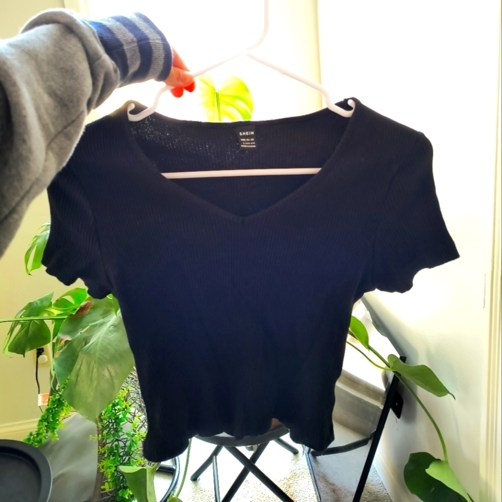 Women's Black V-Neck Crop Top